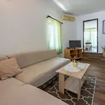 Dom Apartment