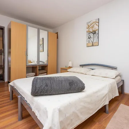 Dom Apartment