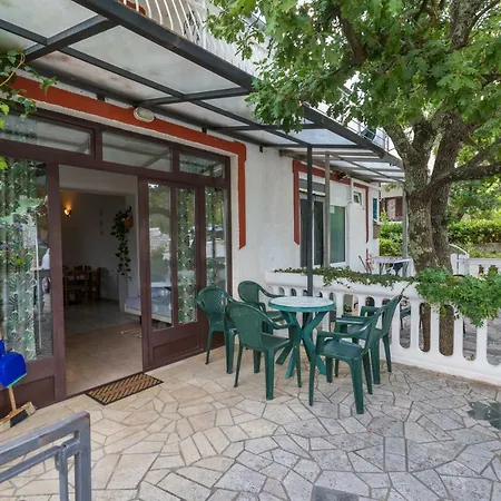 Dom Apartman *